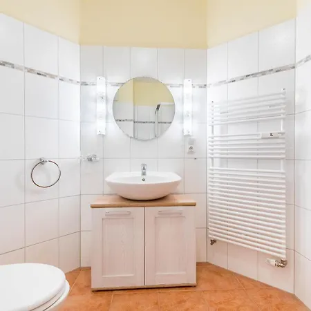 Kastanienhof 4 *